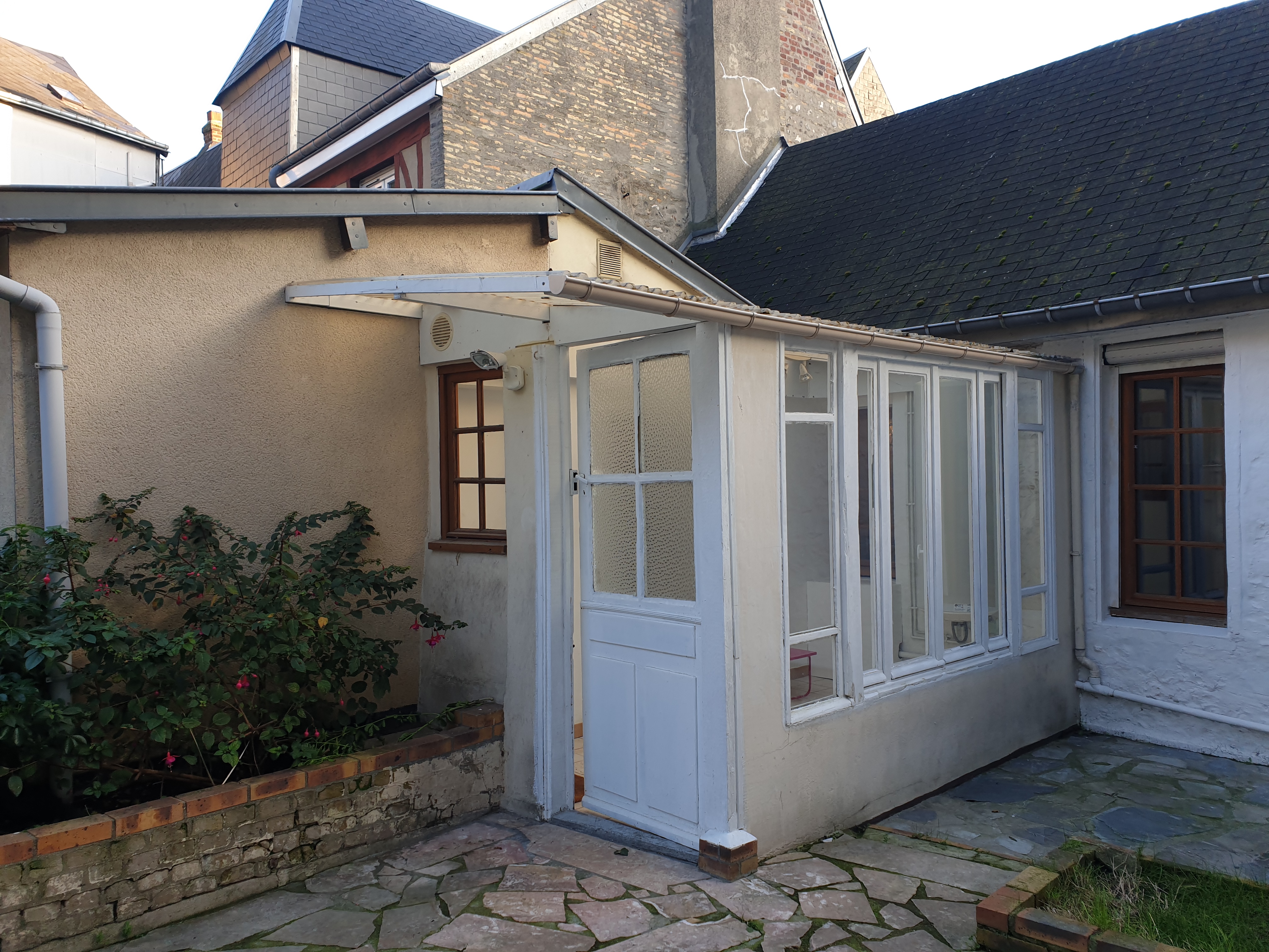 aménager une entrée et une véranda — état d'origine, photo réelle